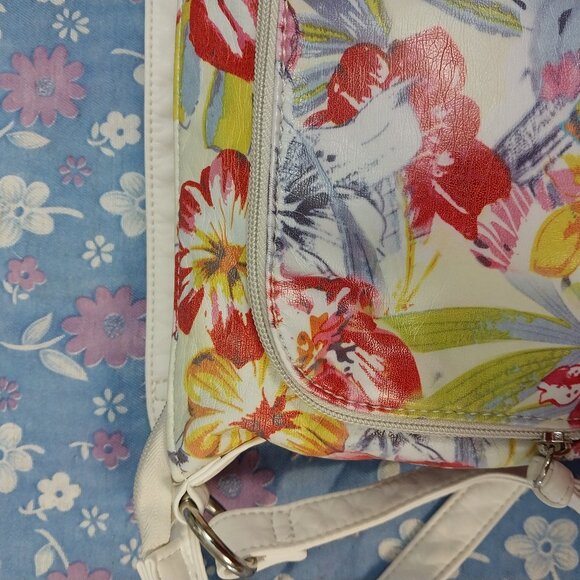 3090 Small Bruno Cross Body Bag In Pink, White and Yellow. - Picture 7 of 11